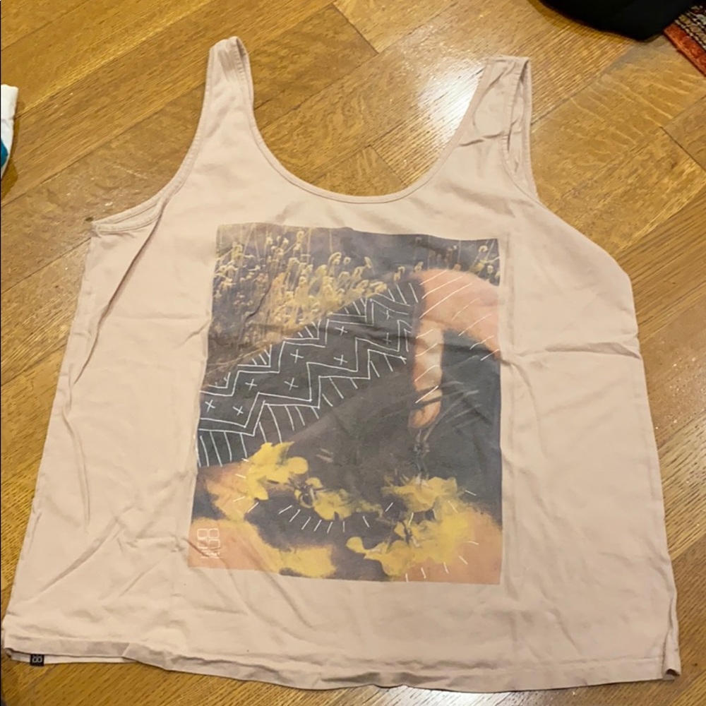 Loose light pink graphic tank top